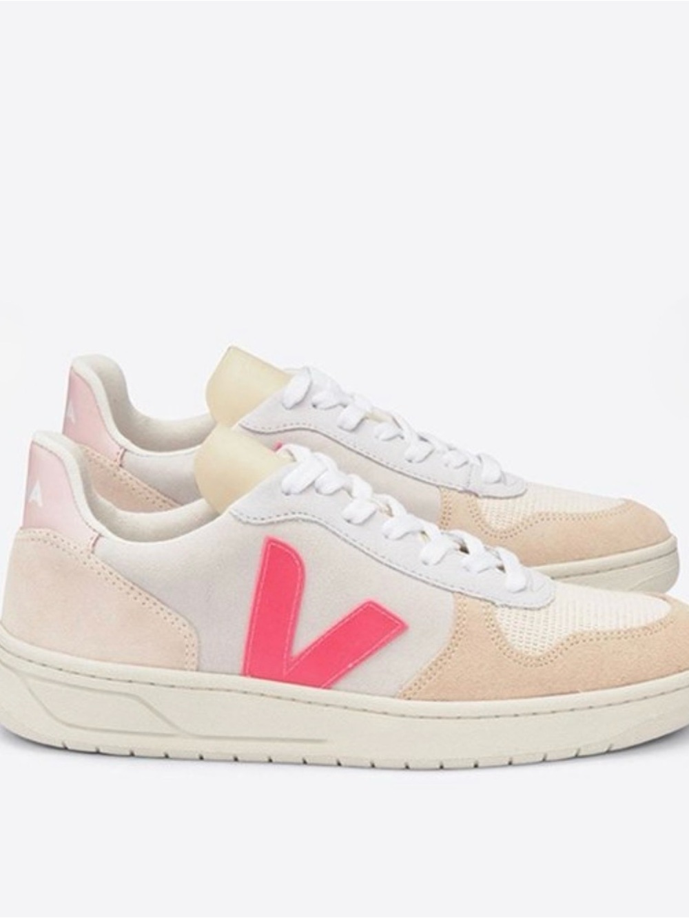 Veja women’s V-10 natural and neon pink rose fluo colorway size 9 EU 40